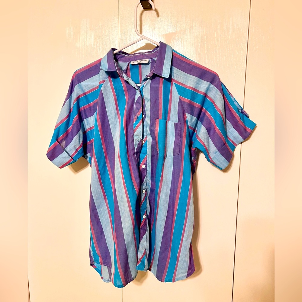 Vintage top! Beautiful vibrant pastel stripe pattern!